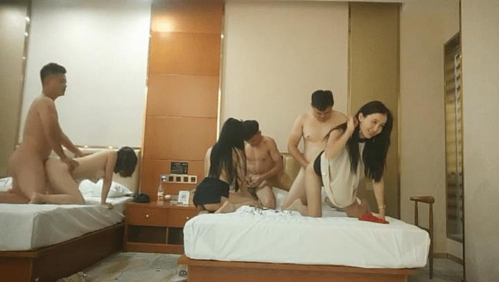 三对高颜值年轻夫妇换妻玩游戏淫乱6P